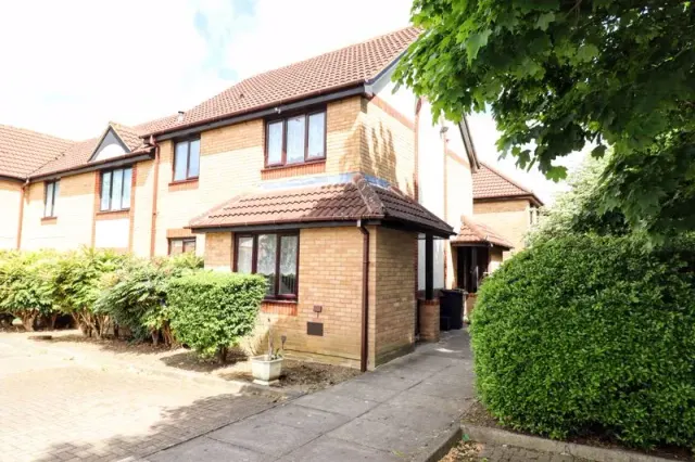 Pimpernel Grove, Walnut Tree, Milton Keynes, Buckinghamshire, MK7 7LG, photo 1