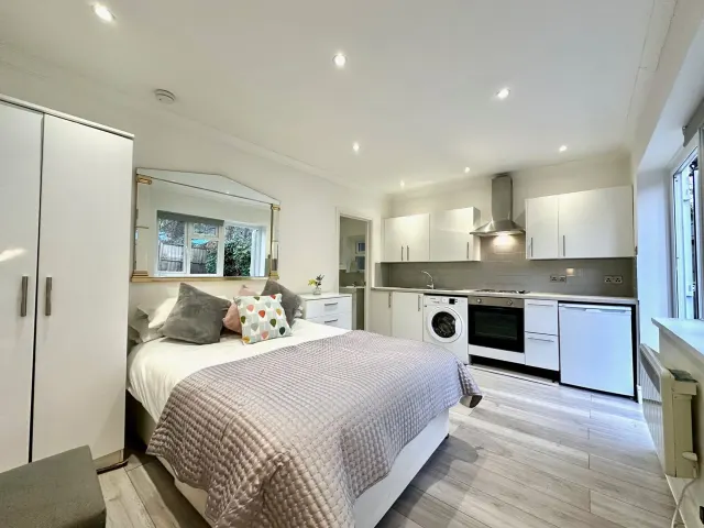 Aberdare Gardens, London, NW6, photo 2