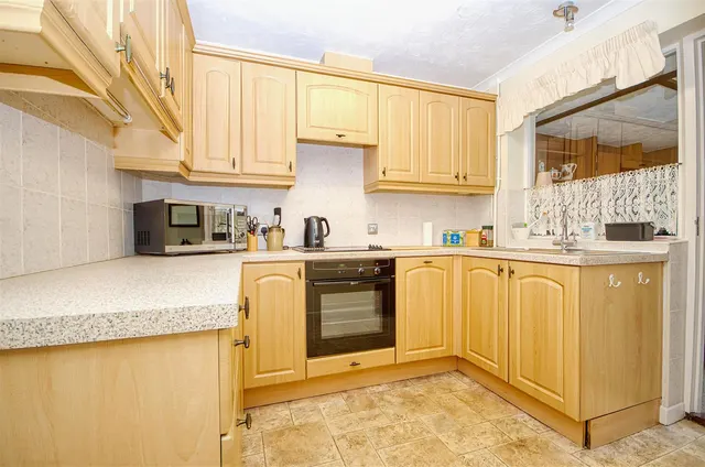 Photo 3 — Granada Road, Hedge End, Southampton, SO30 4AL