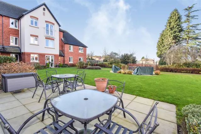 Sandhurst Street, Oadby, LE2, photo 1