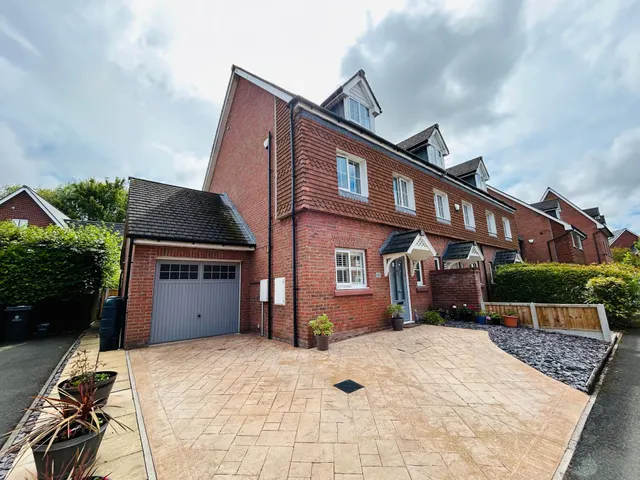 Chaise Meadow, Lymm, photo 1