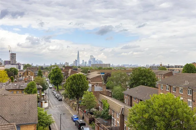 Photo 3 — Gables Close, London, SE5
