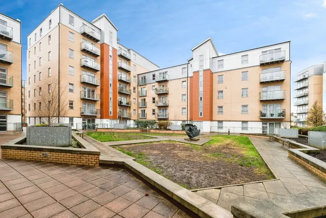 Gatekeepers House, Queen Mary Avenue, London, E18, photo 1