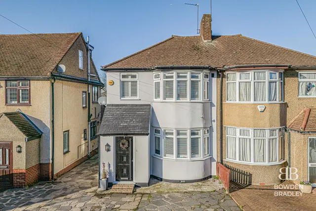 Caterham Avenue, Clayhall, IG5, photo 1