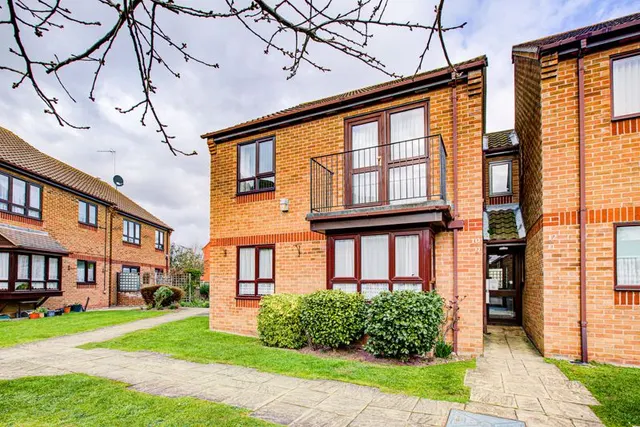 Wash Lane, Clacton-On-Sea CO15 1EJ, photo 1