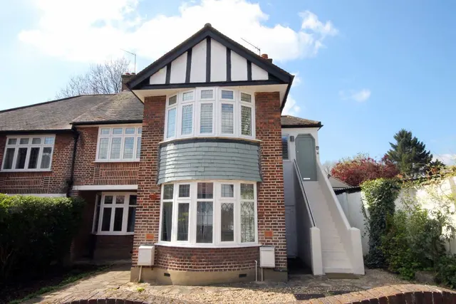 Glendale Drive, SW19, photo 1