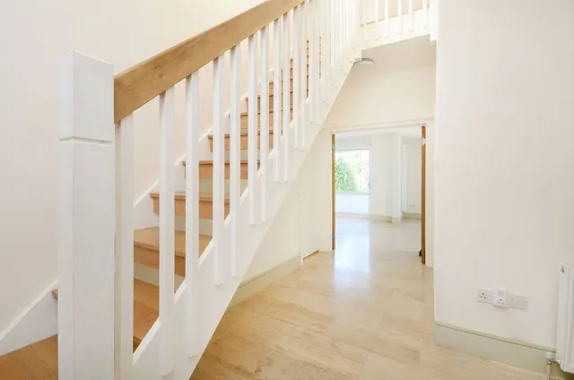 Glendale Drive, SW19, photo 2