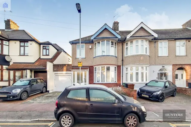 Oulton Crescent, Barking, IG11, photo 1