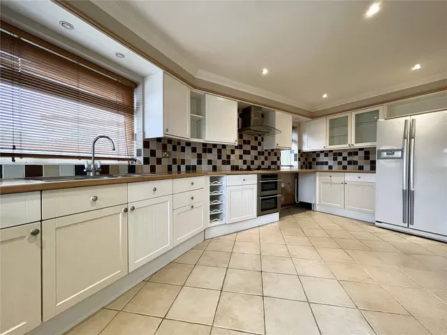 Lonsdale Avenue, Fareham, PO16, photo 2