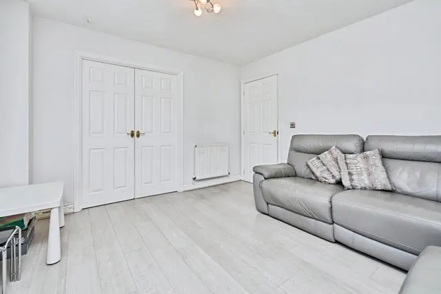 Lupin Grove, Walsall, WS5, photo 3