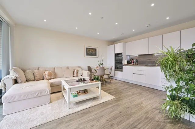 Flat 62, Hawfinch House, 1 Moorhen Drive, London, photo 1