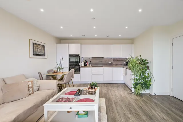 Photo 2 — Flat 62, Hawfinch House, 1 Moorhen Drive, London