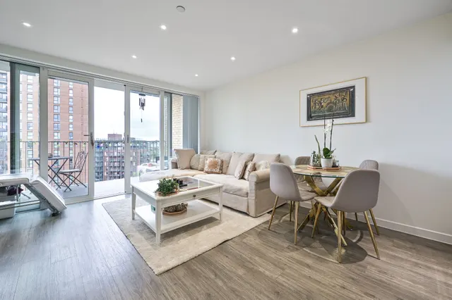 Photo 3 — Flat 62, Hawfinch House, 1 Moorhen Drive, London