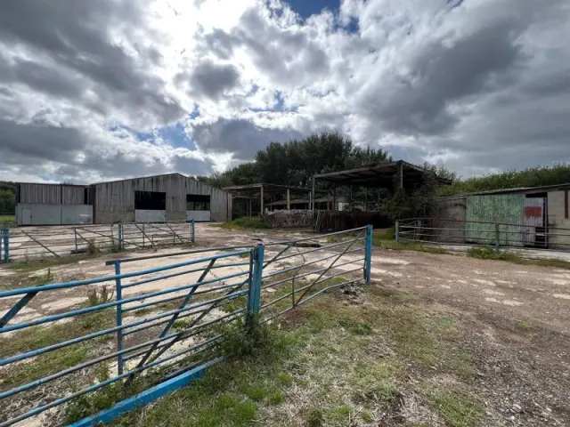 Photo 2 — Lower End, Marsworth, Buckinghamshire, HP23 4NB