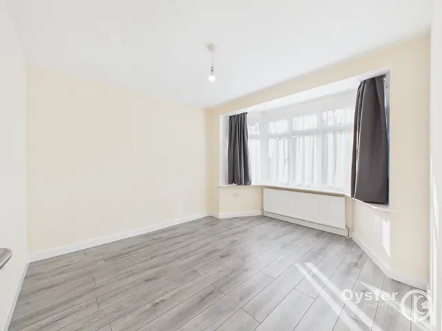 North Circular Road, London, NW2, photo 2