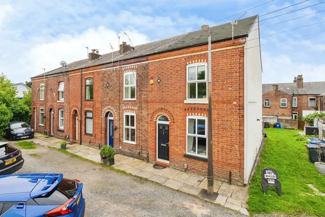 2 bedroom house, Cross Street, Worsley, M28