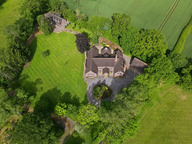 Poachers Retreat, Alcester Heath, B49, photo 1