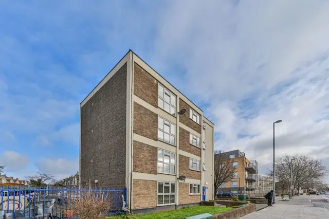 Flat 1, 315 Hoe Street, London, photo 1