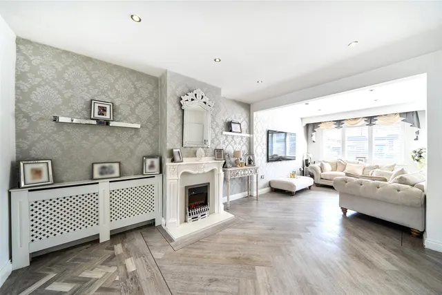 Photo 3 — Curran Avenue, Wallington, SM6 7JL