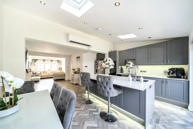 Curran Avenue, Wallington, SM6 7JL, photo 1