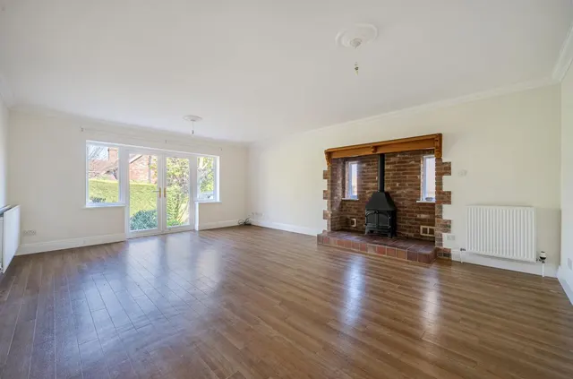 Desirable Village Location, The Orchard, photo 3