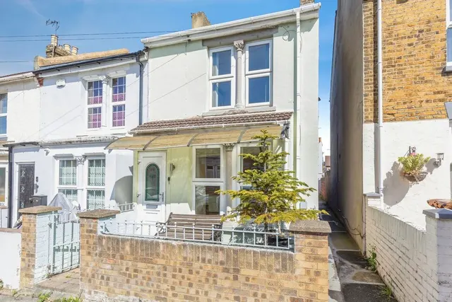 Beresford Road, Gillingham, Kent, ME7, photo 1