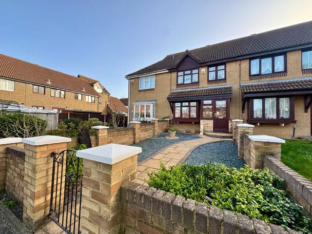 Merganser Gardens, West Thamesmead, London, SE28 0DH, photo 1