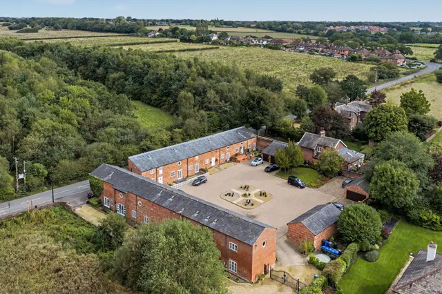 Cottages Lumb Brook Road, Warrington, photo 1