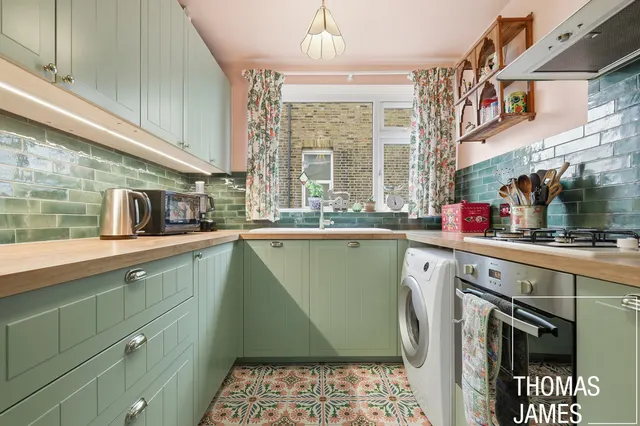 Maurice Court, London, N22, photo 1