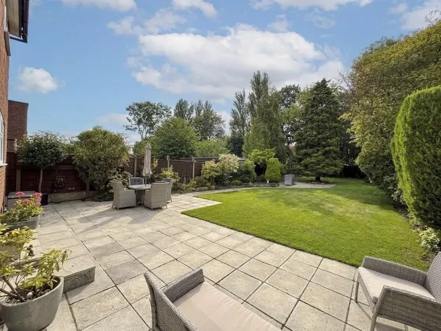 Outwood Drive, Heald Green, photo 1