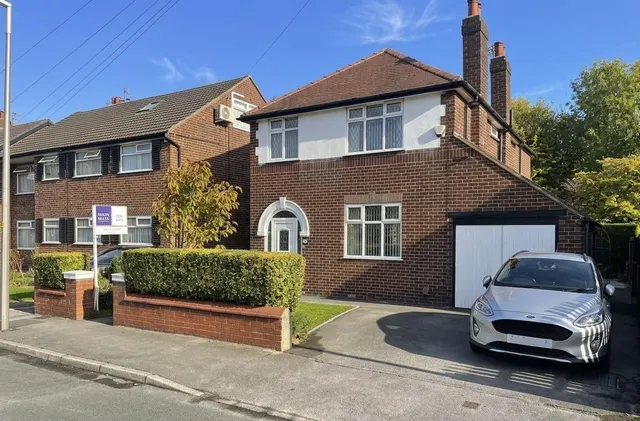 Outwood Drive, Heald Green, photo 2