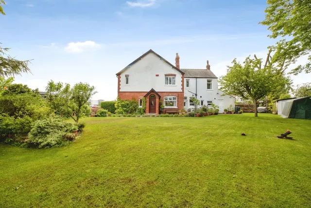 Station Road, Sutton-in-Ashfield, Nottinghamshire, NG17, photo 1