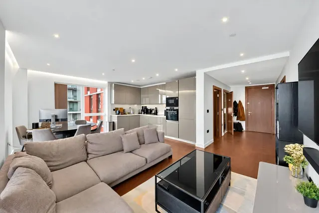 Lexington Gardens, London, SW11, photo 3