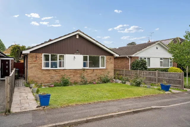 Waldens Close, Bourne End SL8 5RT, photo 1