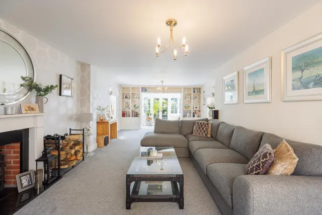 House Under Offer with 5 bedrooms in Mulberry Green, Old Harlow, CM17, photo 2
