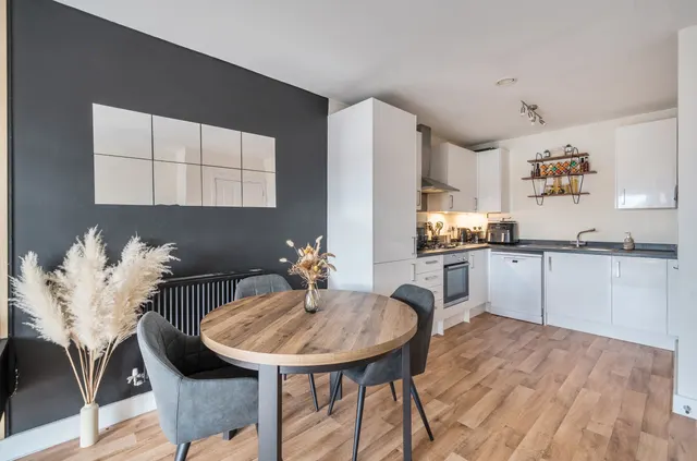 Alderson Grove, Hersham, KT12, photo 3