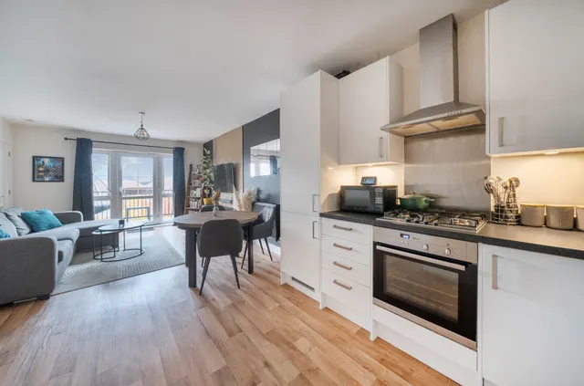 Alderson Grove, Hersham, KT12, photo 1