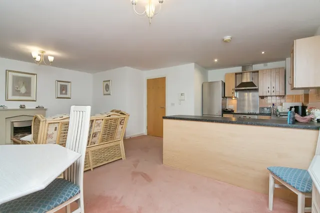 Mostyn Broadway, Llandudno, LL30, photo 2