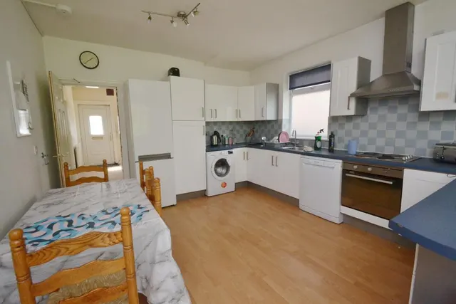 Finchley Road, Fallowfield, M14, photo 3
