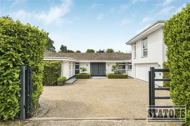 Totteridge Green, London, N20 8PE, photo 1