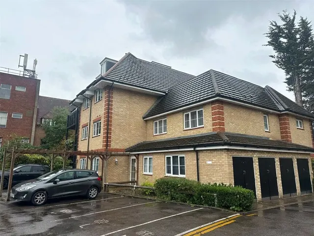 Swan Road, West Drayton, UB7, photo 1