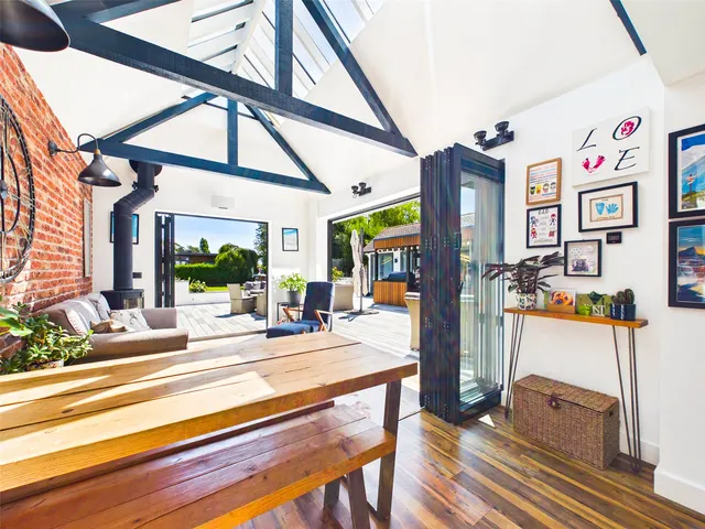 Hurn Way, Christchurch, BH23, photo 2