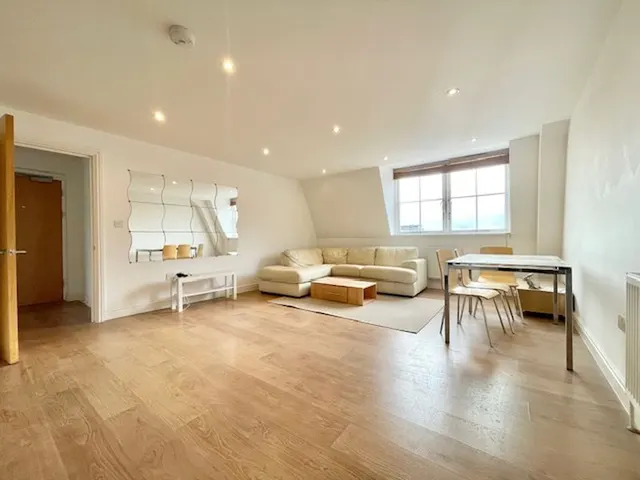 Stepney Causeway, London E1 0JW, photo 1