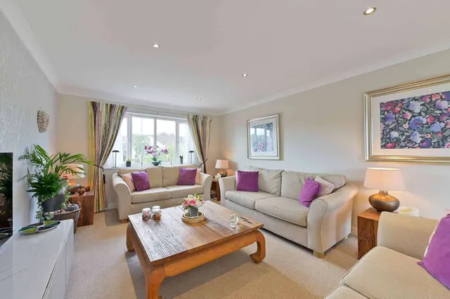 Manor Grove, Fifield, SL6, photo 3