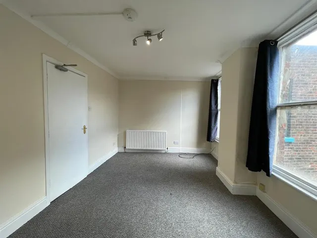 Queen Street, Scarborough, YO11, photo 3