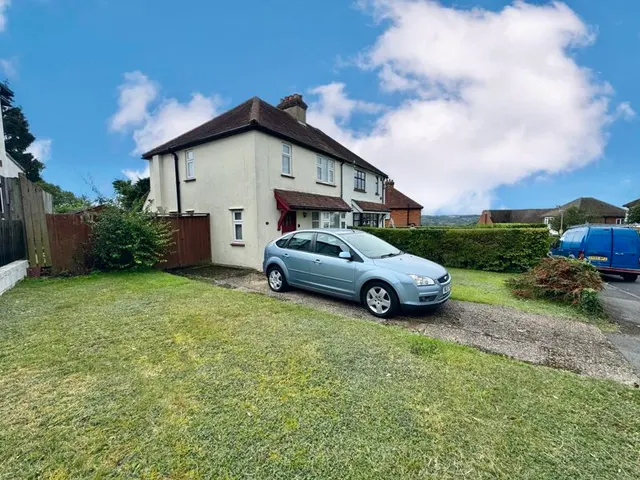 Photo 2 — The Crescent, High Wycombe HP13 6JR