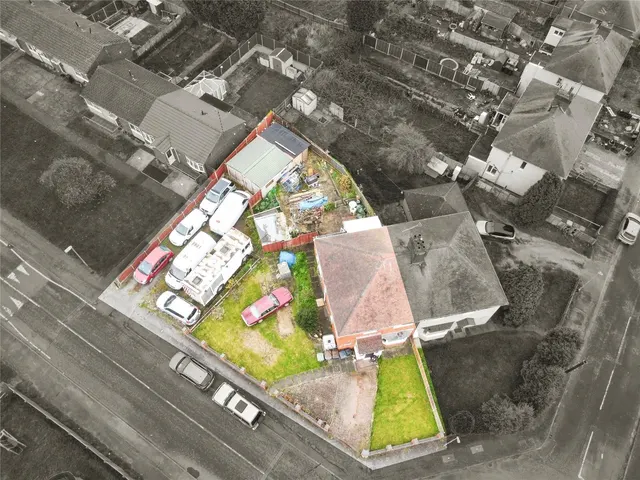 Photo 2 — York Avenue, BEDWORTH, Warwickshire, CV12
