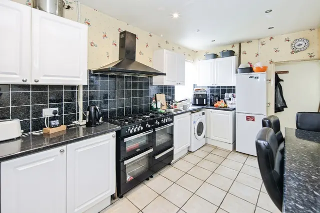 Photo 3 — York Avenue, BEDWORTH, Warwickshire, CV12