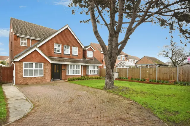 Cranfield Park Road, Wickford, SS12, photo 1