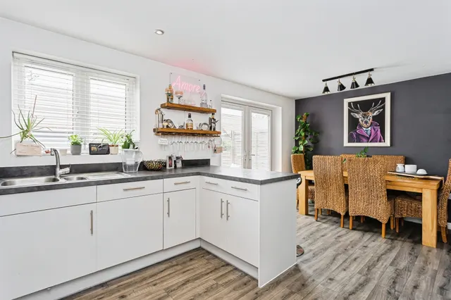 Icarus Avenue, Burgess Hill, RH15, photo 3